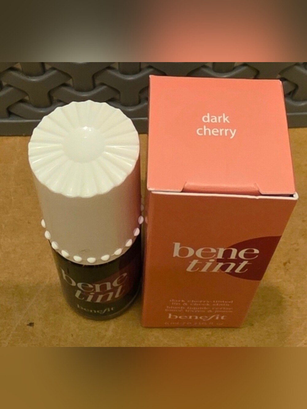 Benefit Benetint Liquid Lip Blush & Cheek Tint DARK CHERRY. 6 ml/0.2.fl oz. BNIB - Picture 2 of 3